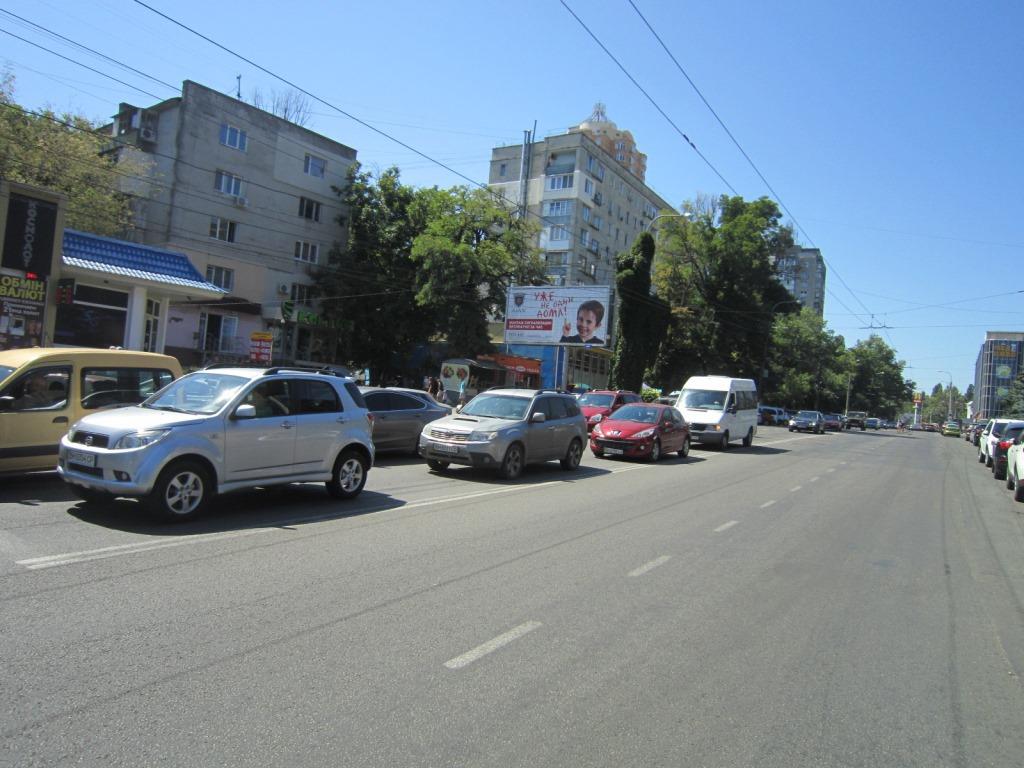 Фото рекламної площини  вул. Черняховського, 3  -  вул. Шовкуненко (призма)